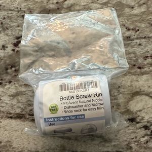4 Wide neck bottle ring. Fits Avent brand. Never opened